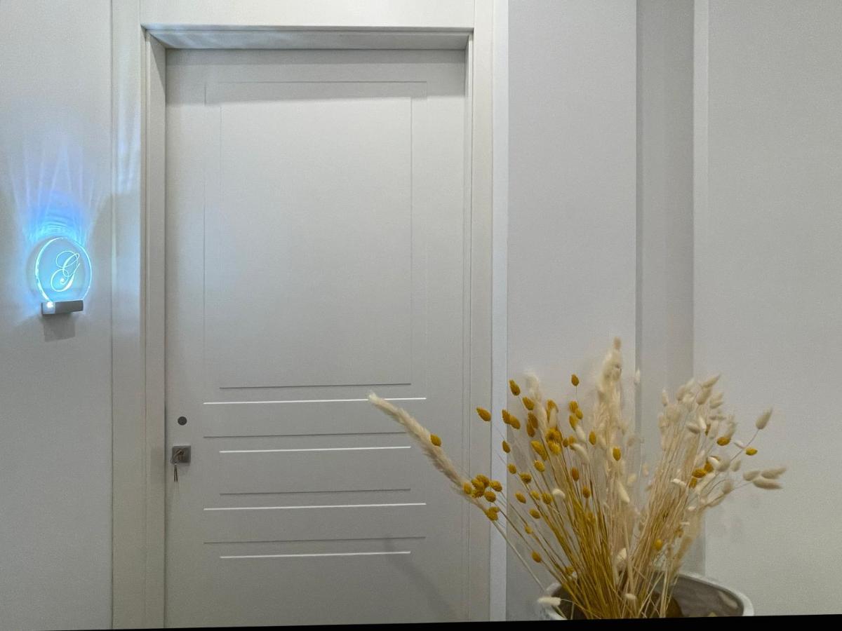 B And G San Babila- Luxury In The Heart Of Milano - Design District Hotel Luaran gambar