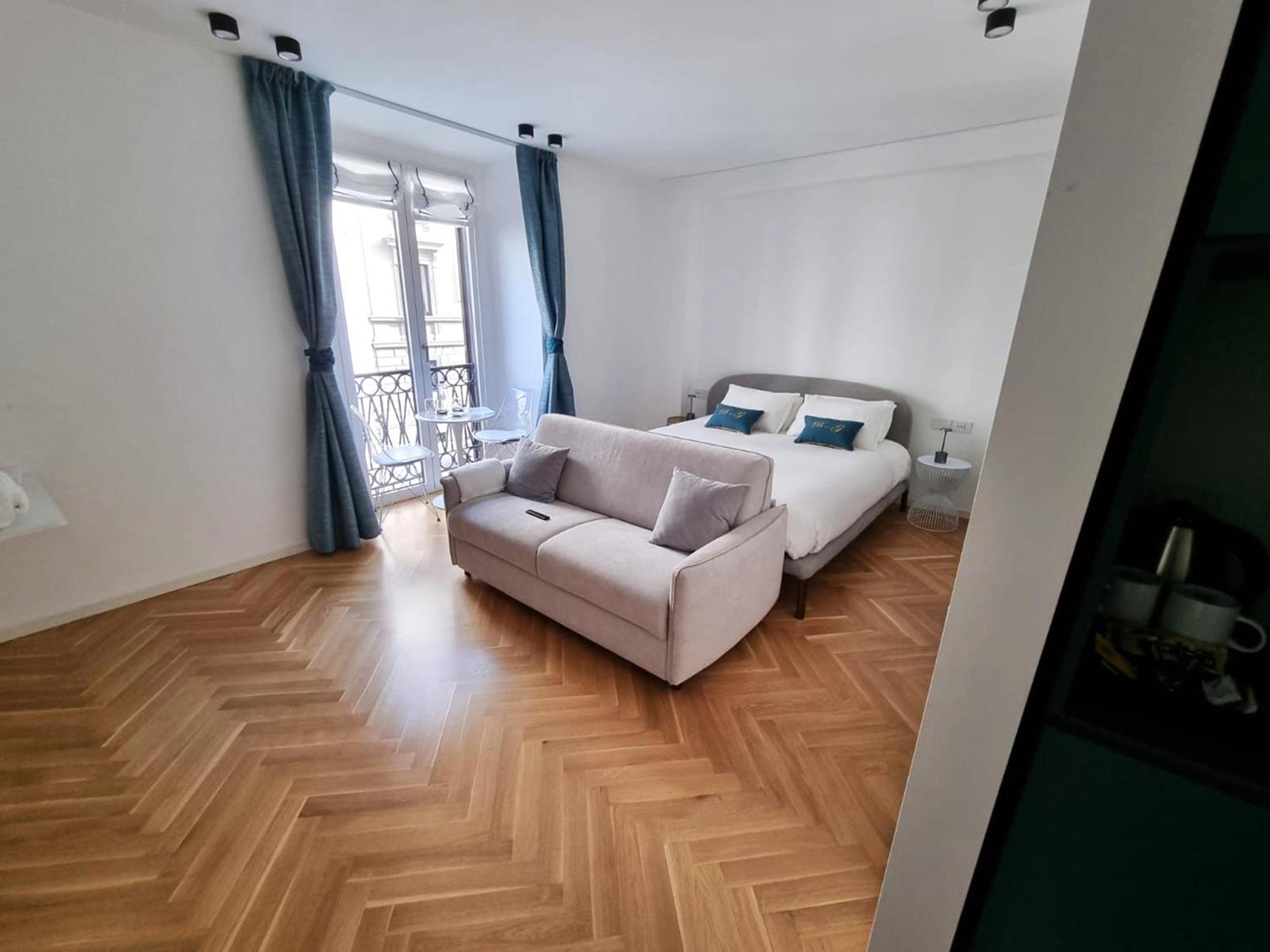 B And G San Babila- Luxury In The Heart Of Milano - Design District Hotel Luaran gambar