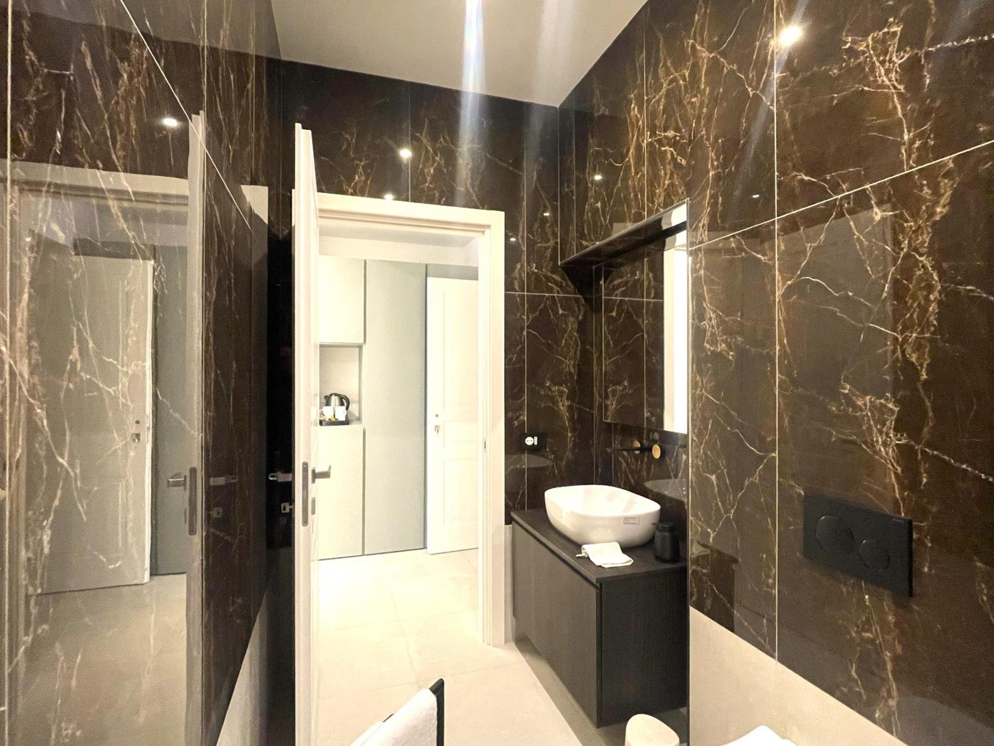 B And G San Babila- Luxury In The Heart Of Milano - Design District Hotel Luaran gambar