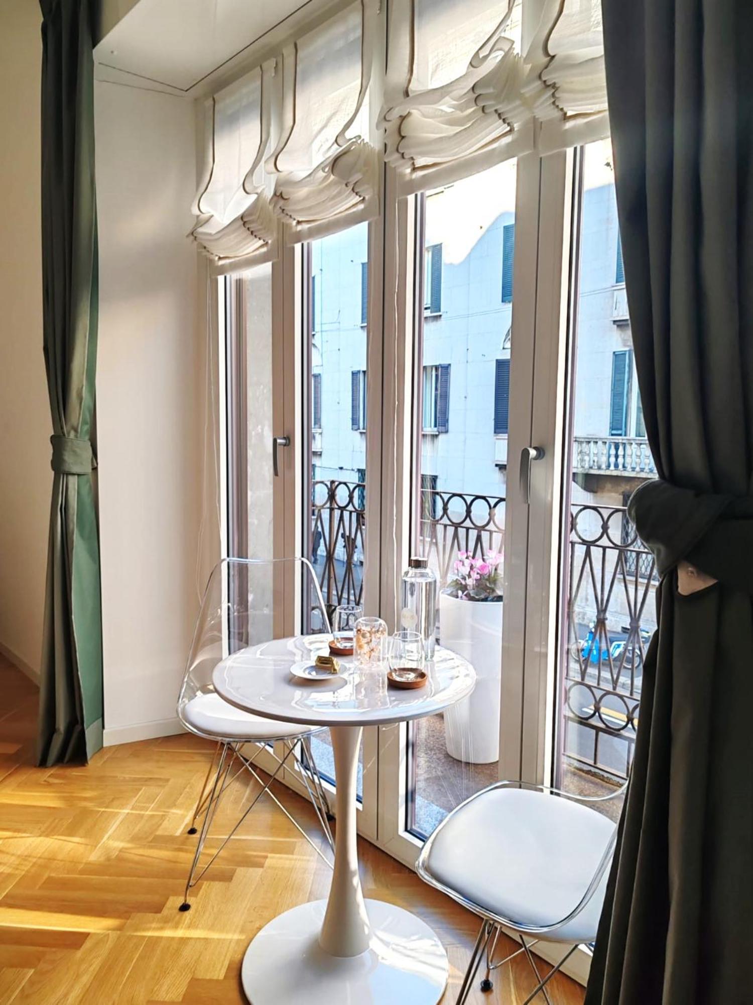 B And G San Babila- Luxury In The Heart Of Milano - Design District Hotel Luaran gambar