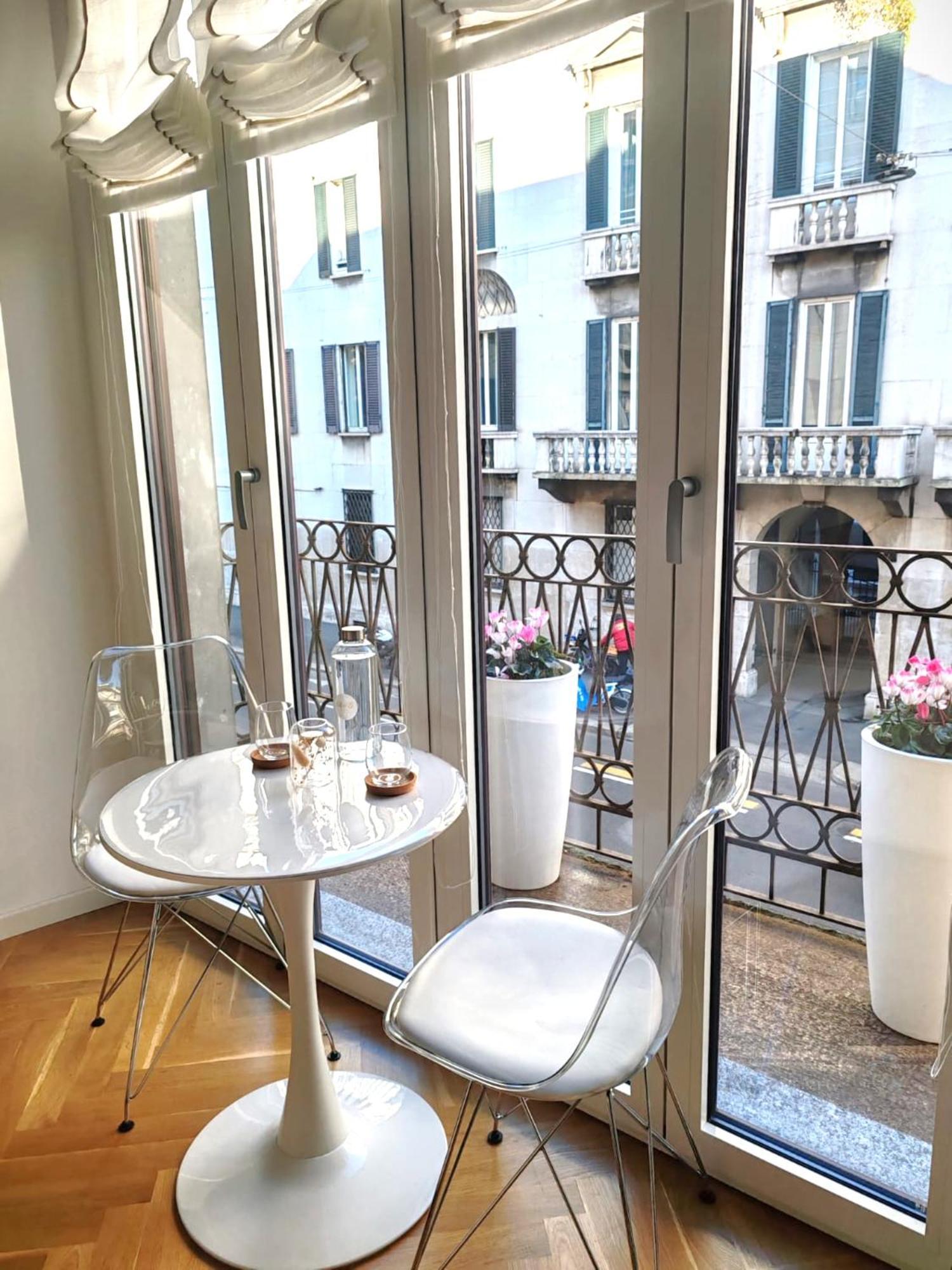 B And G San Babila- Luxury In The Heart Of Milano - Design District Hotel Luaran gambar