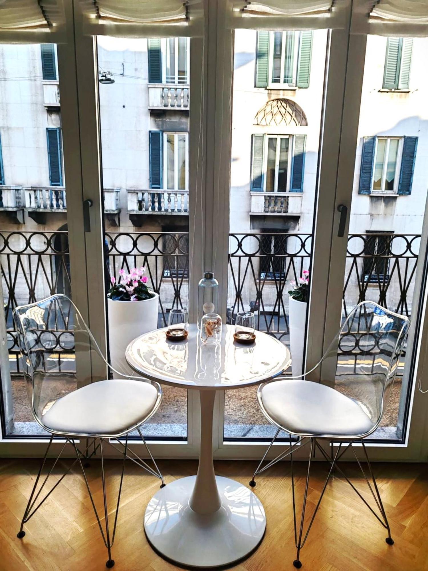 B And G San Babila- Luxury In The Heart Of Milano - Design District Hotel Luaran gambar
