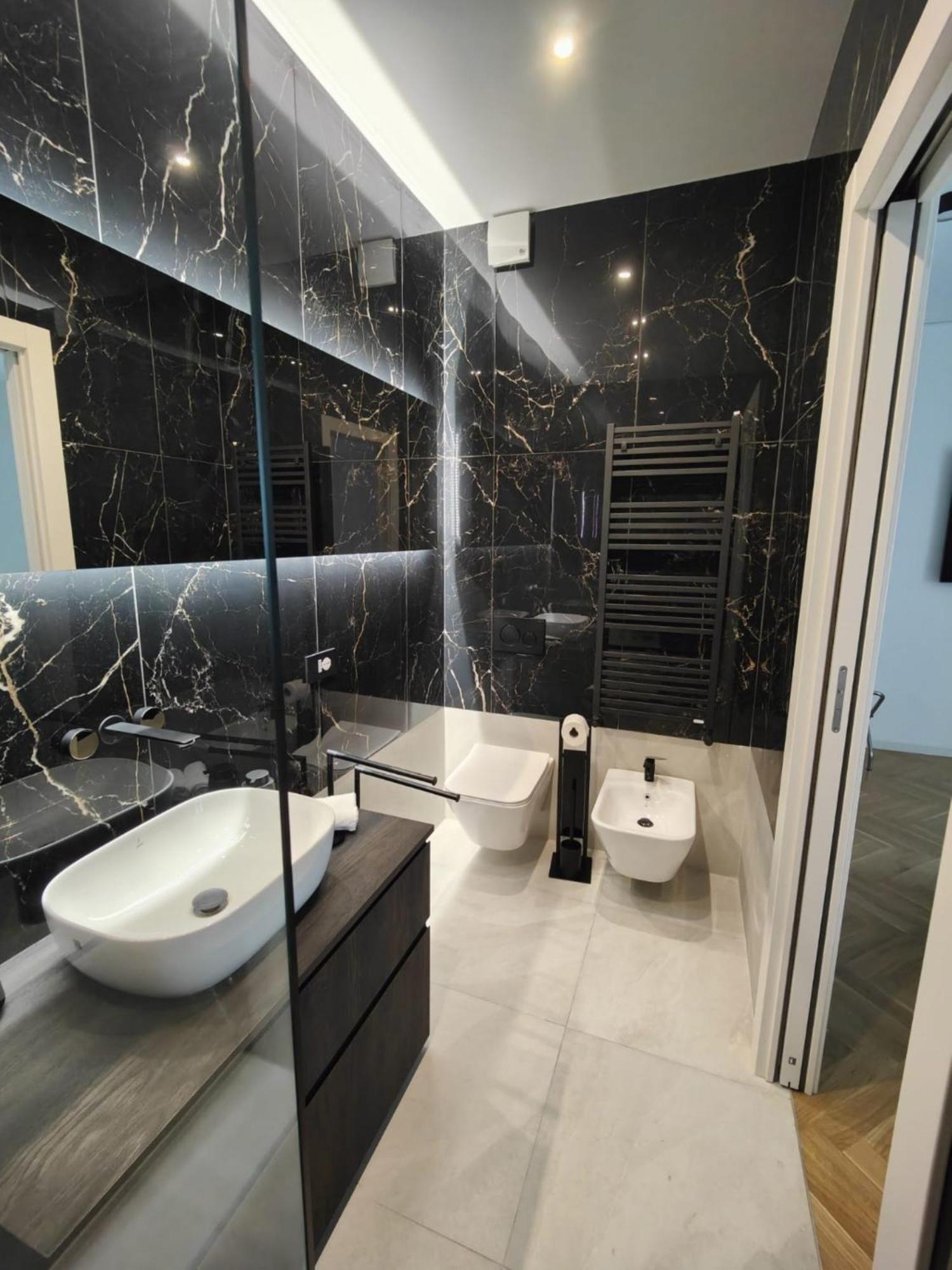 B And G San Babila- Luxury In The Heart Of Milano - Design District Hotel Luaran gambar