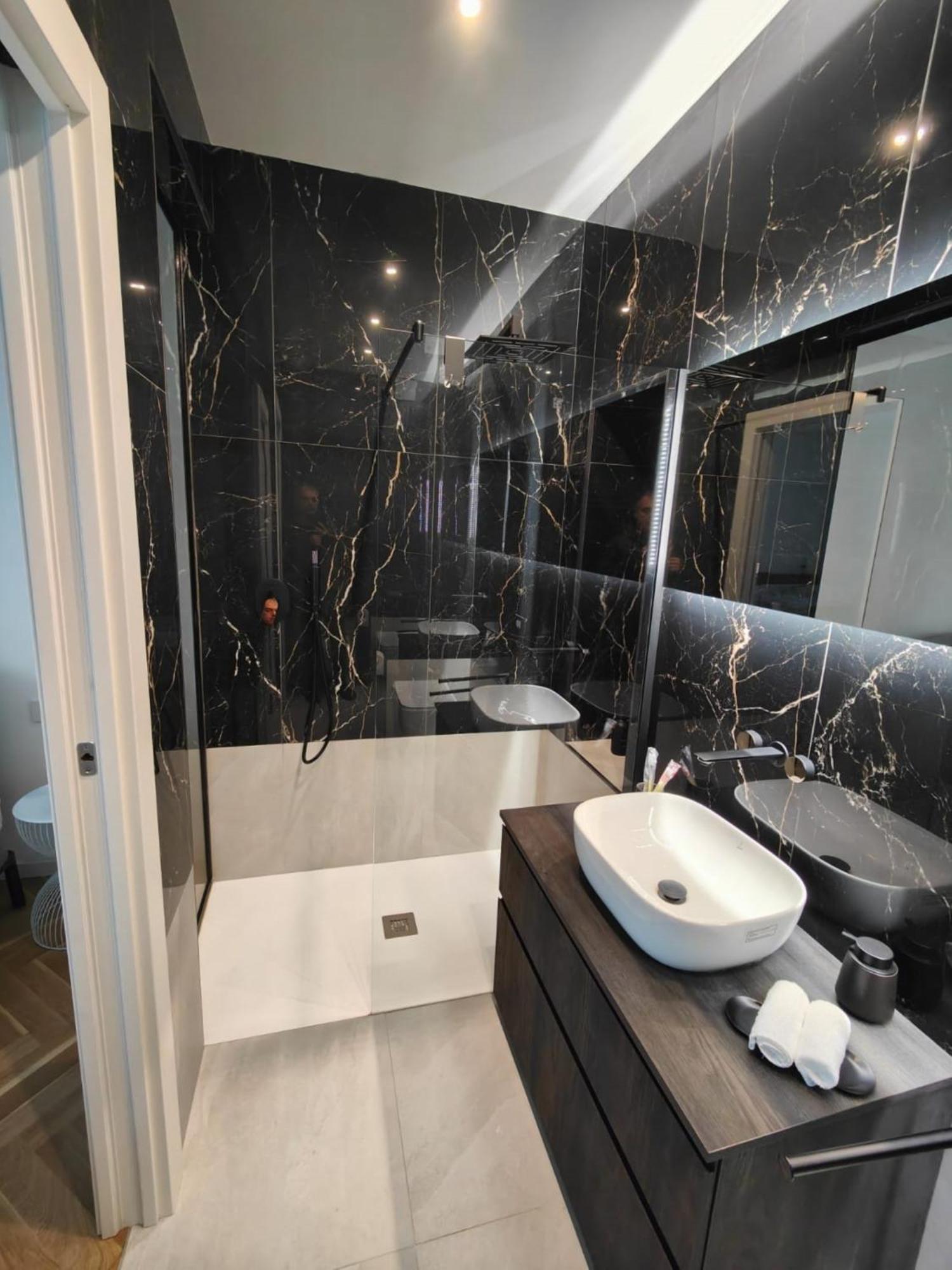 B And G San Babila- Luxury In The Heart Of Milano - Design District Hotel Luaran gambar